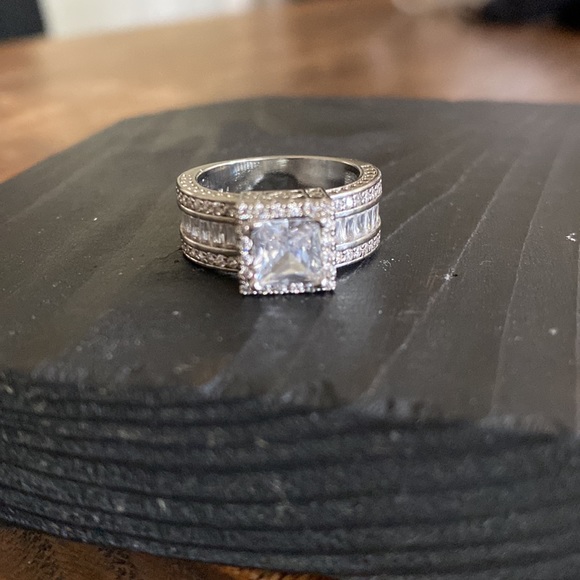 Halo Ring With Square Cut Zircon! Size 7 - Picture 4 of 4
